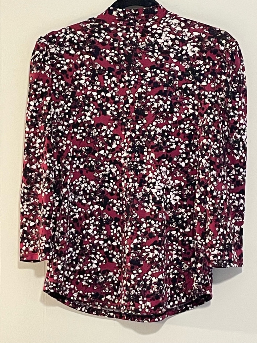 Adrienne Vittadini Burgundy Floral Print Blouse. Item 11424